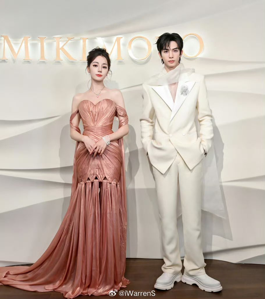 Mikimoto’s Global Ambassador #Dilireba and #SongWeilong in the same frame.