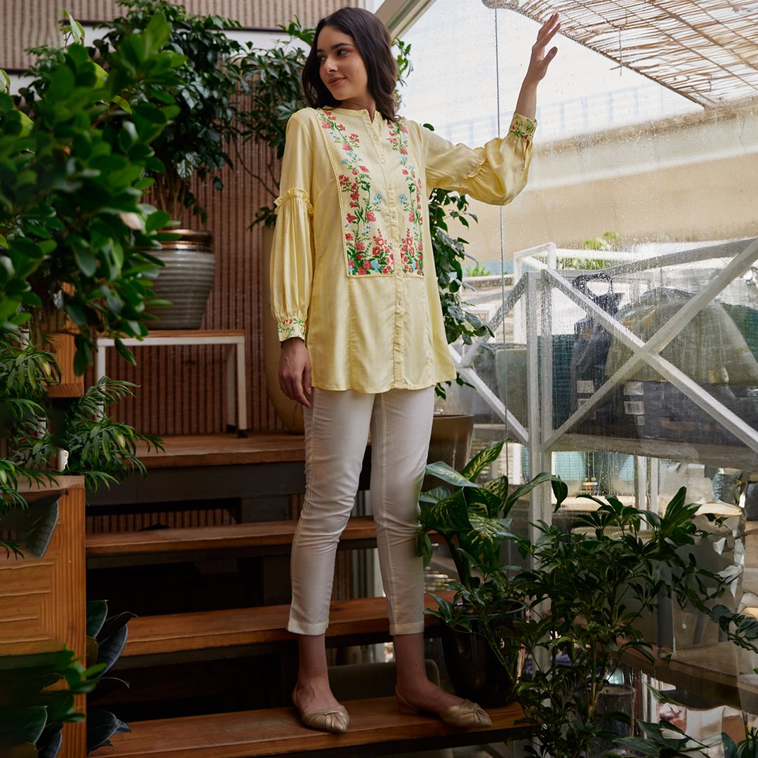 WforWoman's tweet photo. Stand out from the crowd this monsoon with our trending outfits. π¦οΈ
From light colours to brighter shades, choose the outfits that matches your style and mood. β¨
Link: https://t.co/0mmLzXsDQw
#WforWoman #Outfit #OOTD #MonsoonSeason https://t.co/qrflV2Sb8K