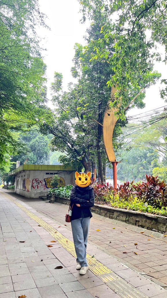 njun_ni's tweet photo. nemuin celana jeans super comfi, bahannya adem, jujur ini bagus bgt buat harga 100ribuan, plis kalian yang lagi nyari celana jeans bisa banget beli ini! 🥹🫶🏼 https://t.co/sA6FwF0OAr