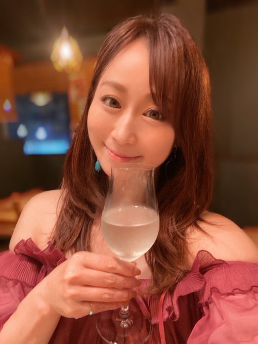 実は今神戸にいます😍 3連休だよ、みんな遊びにこない？？サイン会は15日12時〜、17時〜とあるよ❤️  https://t.co/Q7FkMkvOcD  ＠yuu_kawakami https://t<a href="/tag/tea"class="tags"><span>#tea</span></a><a href="/tag/%E5%B7%9D%E4%B8%8A%E3%82%86%E3%81%86"class="tags"><span>#川上ゆう</span></a><a href="/tag/%E5%8F%B0%E6%B9%BE%E3%82%A4%E3%83%99%E3%83%B3%E3%83%88"class="tags"><span>#台湾イベント</span></a>