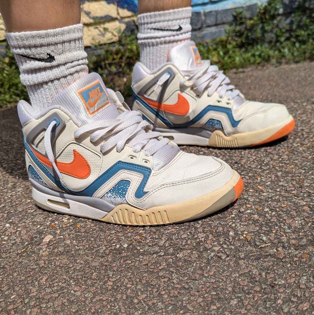DJLBIZ's tweet photo. #Wimbledon2024 Mens Finals today, looking forward to an awesome rematch between Alcaraz & Djokovic.
Also looking forward to @Nike bringing these back #airtechchallenge2 #2013
#macknows #woft
#SNKRSLiveHeatingUp
#kotd #yoursneakersaredope
#wearyourair #weareagassi https://t.co/D33u5B8pPX