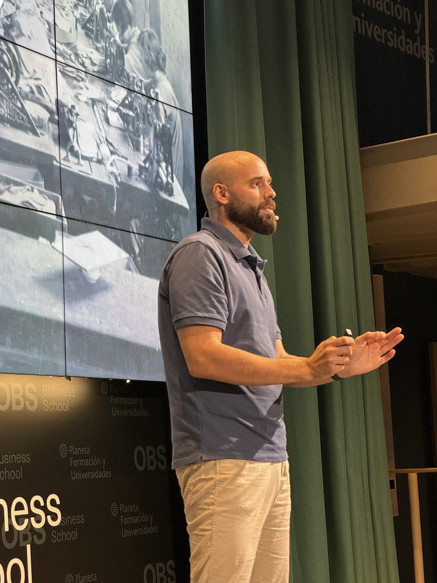 davidmespresso's tweet photo. Ayer tuve el honor de participar como key speaker en el #AlumniWelcomeExperience #MovingTalentForward de @ObsSchool con mi conferencia “Claves para identificar la #Cultura de mi empresa” 🔍 🤒. Todo mi agradecimiento al equipo de organización por la invitación ☺️ 🖤🩶🤍. https://t.co/IGVh5SB3f9