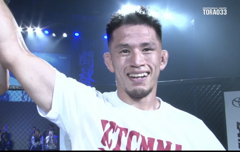 maimai_bjj's tweet photo. #shooto0714
ガッツ・takato【パラエストラ綾瀬】
vs
神田T800周一【KTC MMA/パラエストラ広島】
スクランブルスクランブル!
しんどいしんどい試合を制した神田!
ガッツ、広島でしっかり爪痕残した!
いい試合だ!
#神田T800周一 #KTCMMA #パラエストラ広島 #TORAO #闘裸男 #ガッツtakato https://t.co/enX4wWGIJP