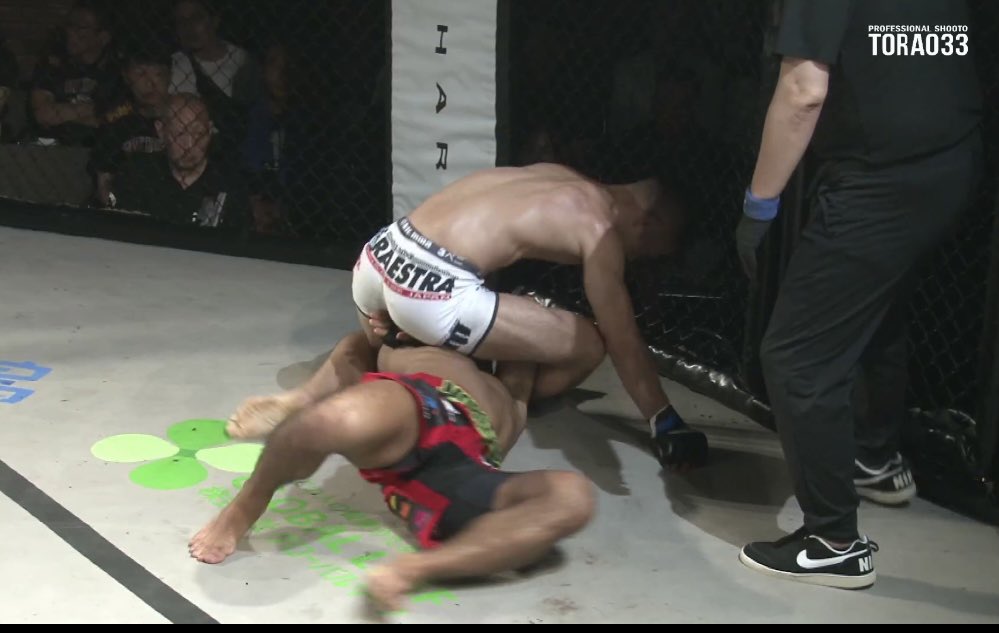 maimai_bjj's tweet photo. #shooto0714
ガッツ・takato【パラエストラ綾瀬】
vs
神田T800周一【KTC MMA/パラエストラ広島】
スクランブルスクランブル!
しんどいしんどい試合を制した神田!
ガッツ、広島でしっかり爪痕残した!
いい試合だ!
#神田T800周一 #KTCMMA #パラエストラ広島 #TORAO #闘裸男 #ガッツtakato https://t.co/enX4wWGIJP