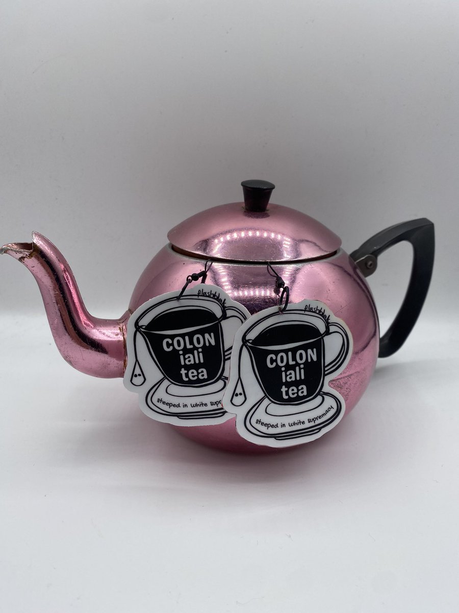 flashblak's tweet image. it&apos;s a naidoc miracle 🙏🏽
you itchyones asked for it 👀
so im bribging it back
+ &apos;spill the tea on colony&apos; earrings &amp;amp; pins
more to come
flashblak.com.au/Shop.php