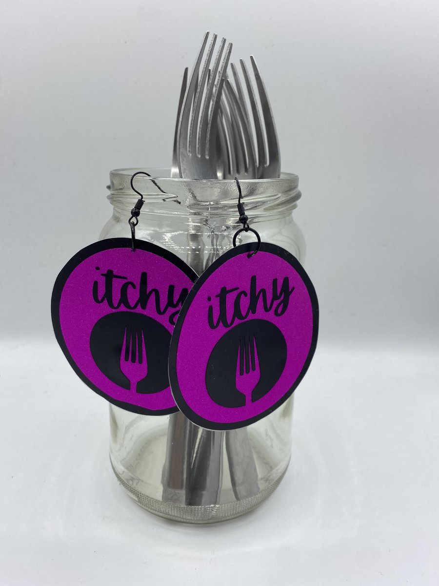 flashblak's tweet image. it&apos;s a naidoc miracle 🙏🏽
you itchyones asked for it 👀
so im bribging it back
+ &apos;spill the tea on colony&apos; earrings &amp;amp; pins
more to come
flashblak.com.au/Shop.php