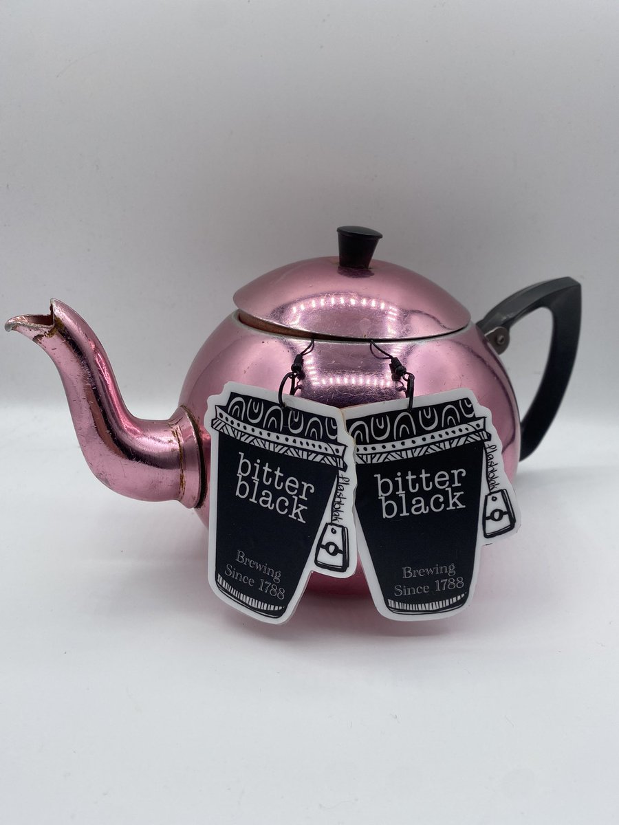 flashblak's tweet image. it&apos;s a naidoc miracle 🙏🏽
you itchyones asked for it 👀
so im bribging it back
+ &apos;spill the tea on colony&apos; earrings &amp;amp; pins
more to come
flashblak.com.au/Shop.php