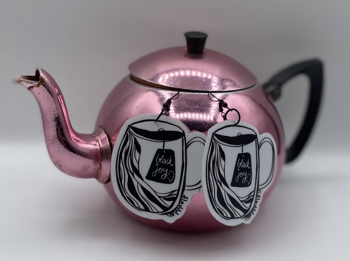 flashblak's tweet image. it&apos;s a naidoc miracle 🙏🏽
you itchyones asked for it 👀
so im bribging it back
+ &apos;spill the tea on colony&apos; earrings &amp;amp; pins
more to come
flashblak.com.au/Shop.php