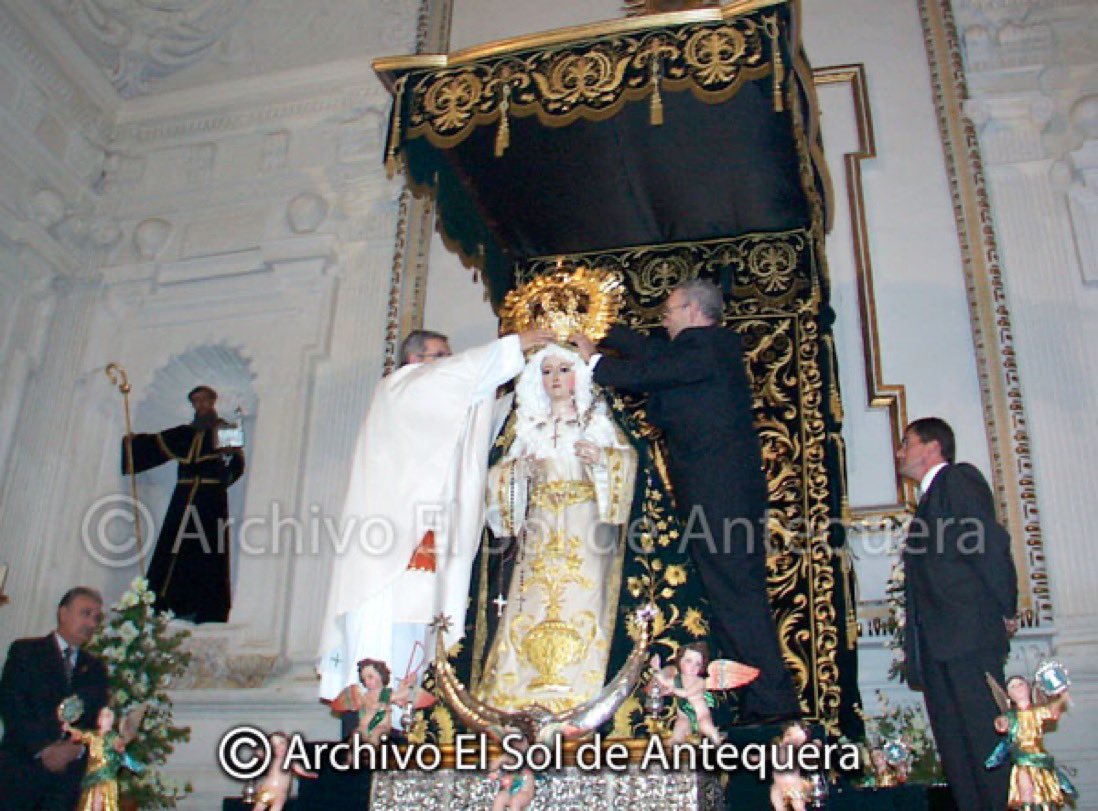 📖 ¿Sabías qué..? María Stma. de Consolación y Esperanza fue coronada de manera litúrgica el 17 de diciembre del 2000, en nuestro templo sede de San Agustín, por el Vicario D. Isidro Rubiales como broche de oro al 50 aniversario de la organización de la Cofradía.