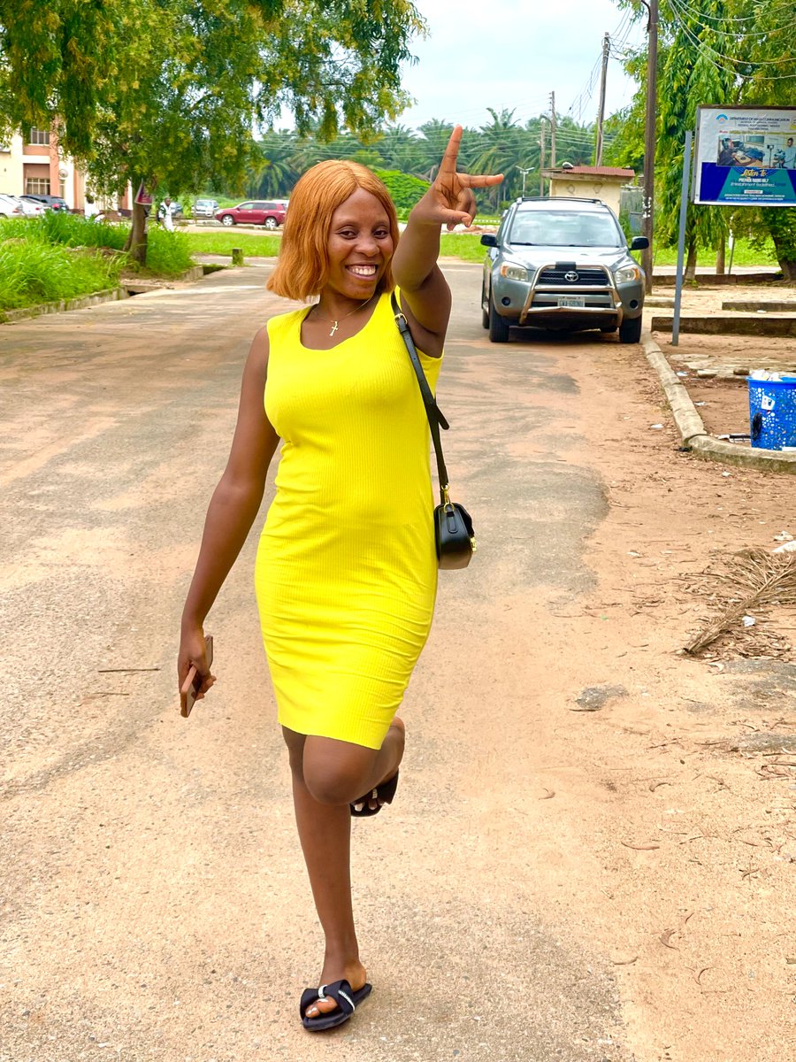 owerribaker1's tweet image. I don&apos;t chase, I attract.

Happy Sunday Famclients 🥰.
May this week favor us all 😊.

#queenssweetbite #owerribaker #facebookcontent