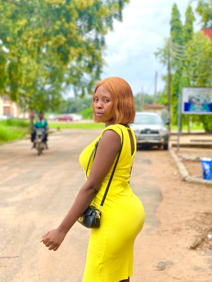 owerribaker1's tweet image. I don&apos;t chase, I attract.

Happy Sunday Famclients 🥰.
May this week favor us all 😊.

#queenssweetbite #owerribaker #facebookcontent