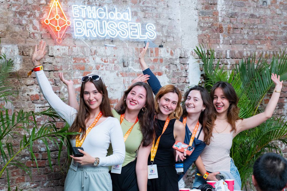ecemchain's tweet photo. developer girls in #ETHCC #Brussels 
Enjoy it ! ☺️ https://t.co/CqDKlEIpH7