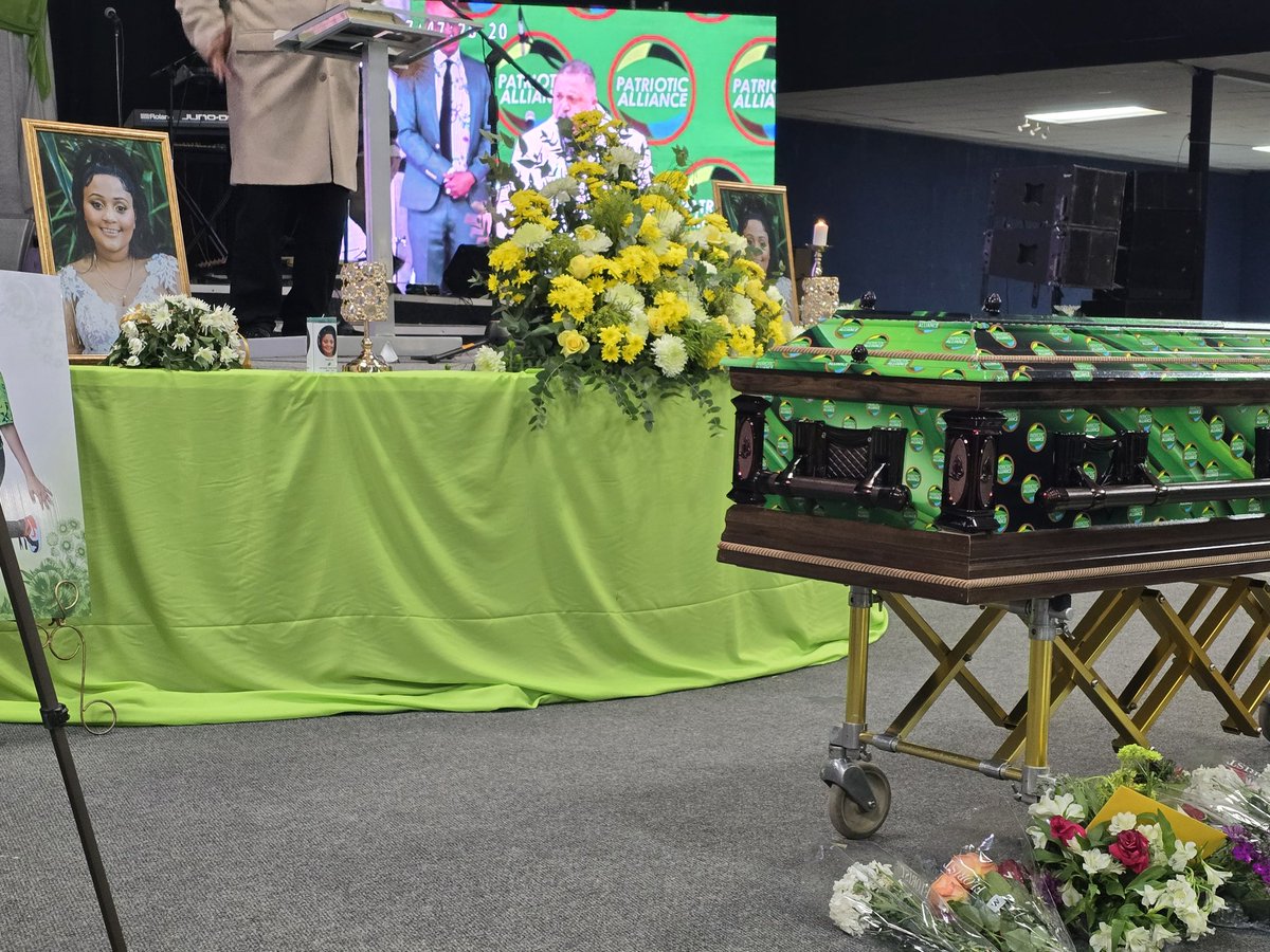 Kenny_T_Kunene's tweet photo. A drunk illegal immigrant took lives of 2 young people in NC. He hit a 16year old n tried to run but he plunged into a minibus taxi carrying Patriotic Youth Alliance leaders. The 19 yr old NC Youth secretary, Mikayla Booysen lost her life.May her soul rest in peace. #Abahambe https://t.co/PSxKYNiYKk