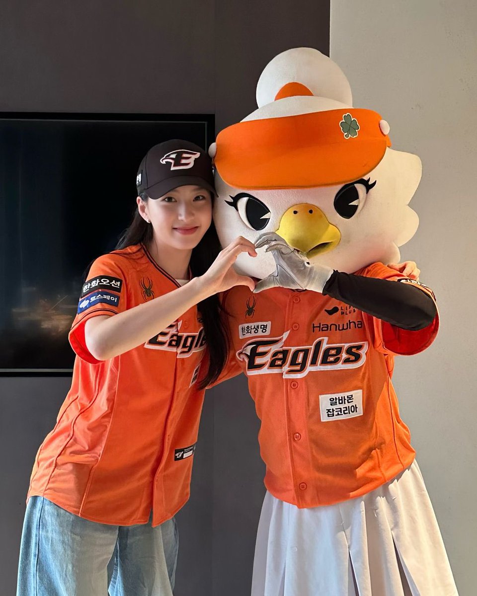 로 tweet media
