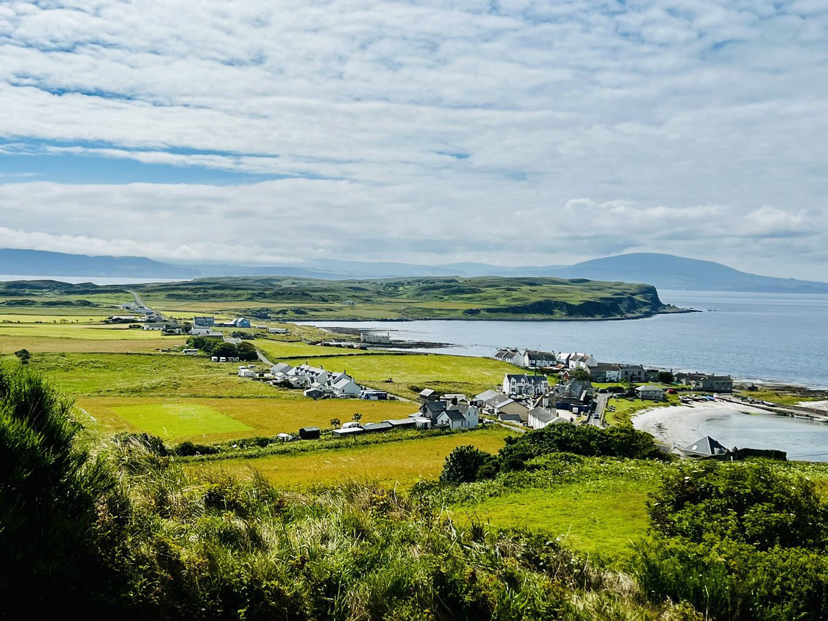 IslandLives's tweet photo. The best football pitch in Ireland ☘️

#RathlinIsland https://t.co/jvSUOzRkmX