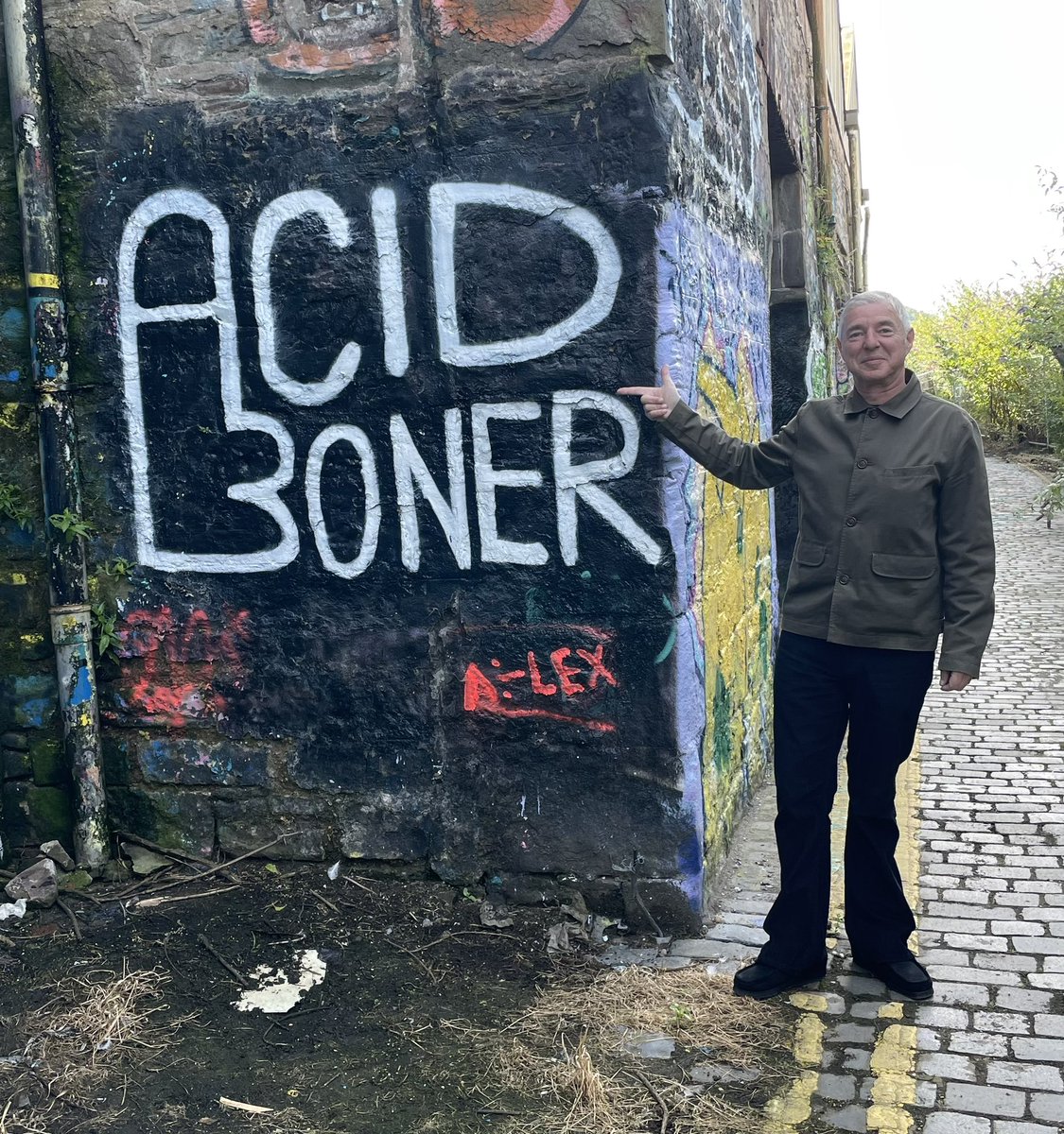 ArRobbo71's tweet photo. Splendid #sabbath morn
#graffiti #Dundee
Had an ACID BONER twice
Wee man from #fife resembled Simon Westonโs pinky&right hand was #pinkmist
Lovely #breakfast at #whitegoose
#goldie #universalworks #clarkswallabees #SCOTLAND #corduroy #bleedingstump https://t.co/CfzrYAxQLK