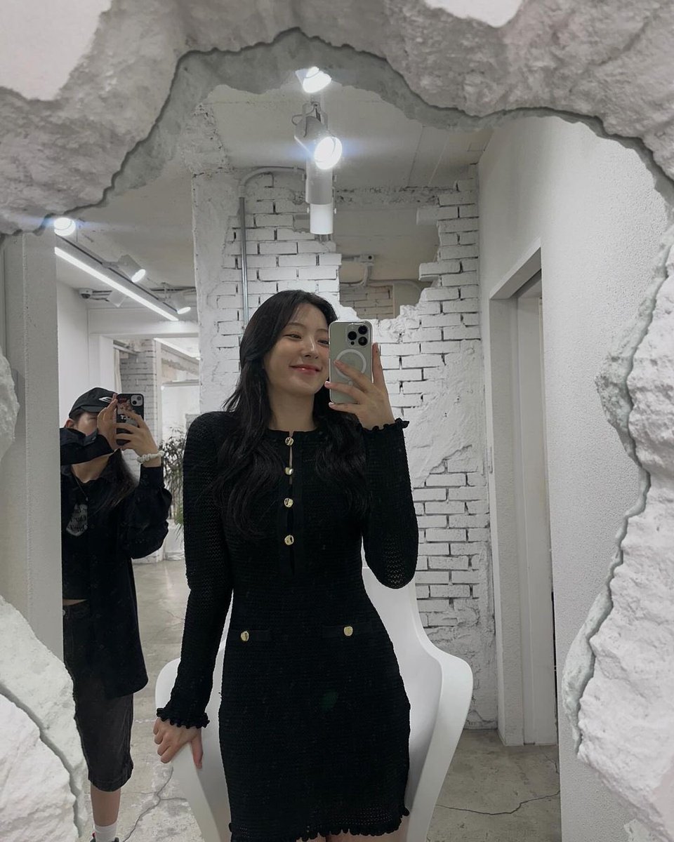 로 tweet media