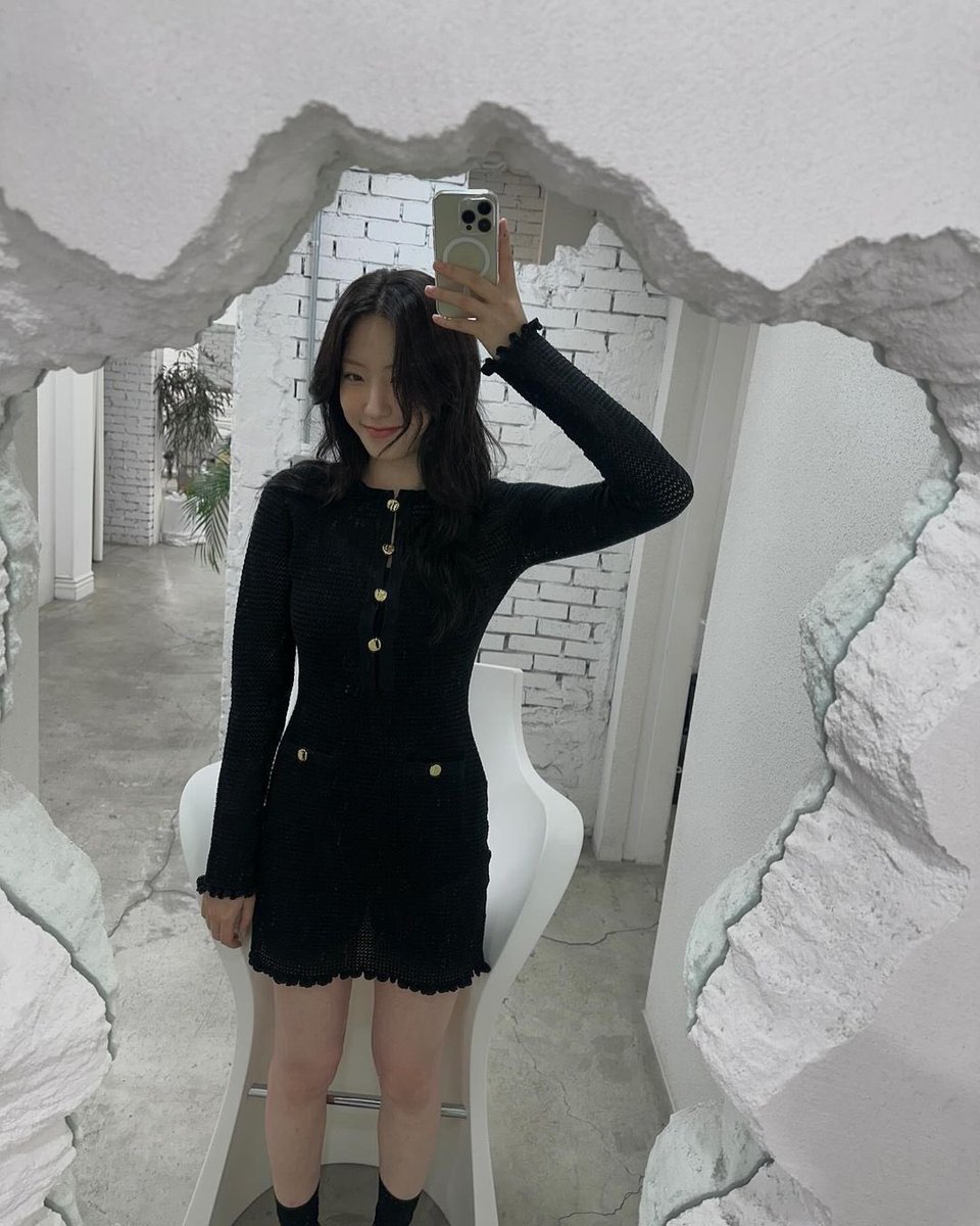 로 tweet media