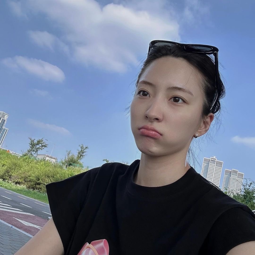 로 tweet media