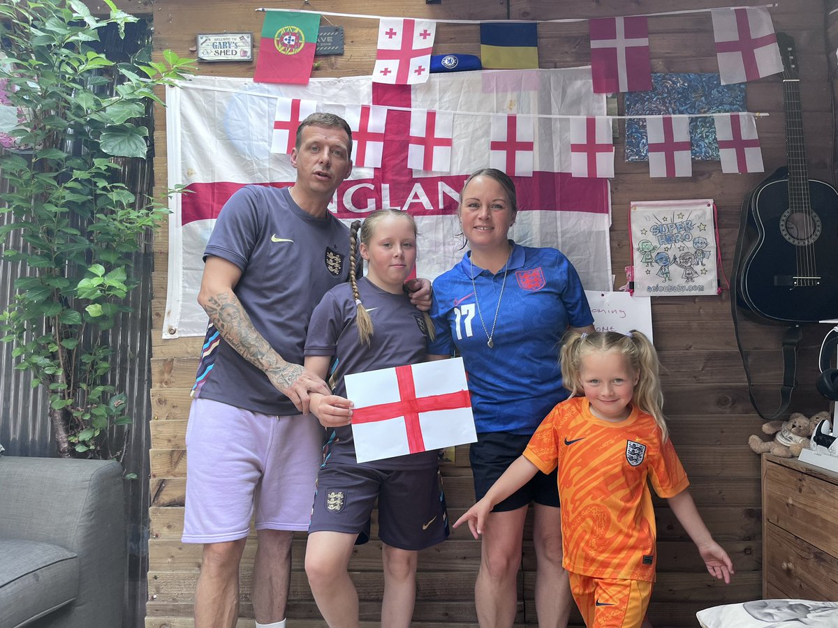 gary (@garydav9es) on Twitter photo Come on England #SSNThreeLions Come on England #SSNThreeLions