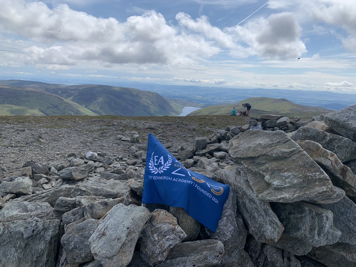 BarryWelsh8's tweet photo. Ben Chonzie in glorious clear weather @edinburghacad - 200 Munro challenge for Bicentennial. https://t.co/xMIvHPk3Hr
