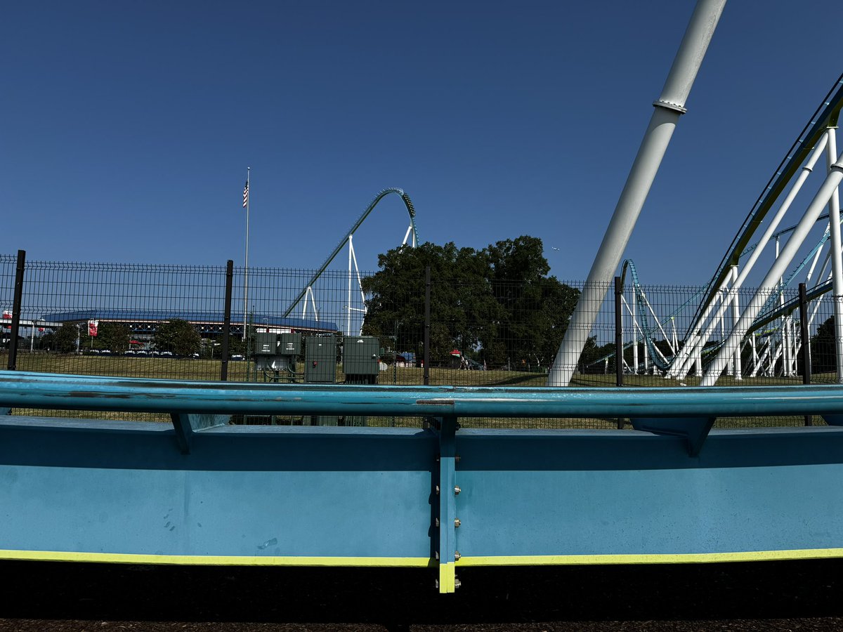 The_Fury_Guy's tweet photo. #FuryTime 💙🎢💚 @Carowinds https://t.co/f2FusZCR15