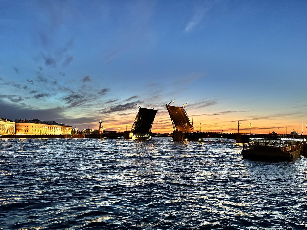 Saint Petersburg, Rusya
Beyaz Geceler
Saat 01.41
#saintpetersburg 
#stpetersburg
#sanktpeterburg