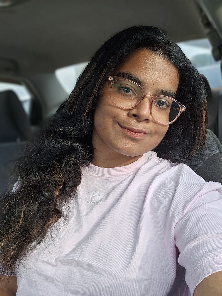 Nishaaraja's tweet photo. 🤏 https://t.co/MsT3k8lkk8