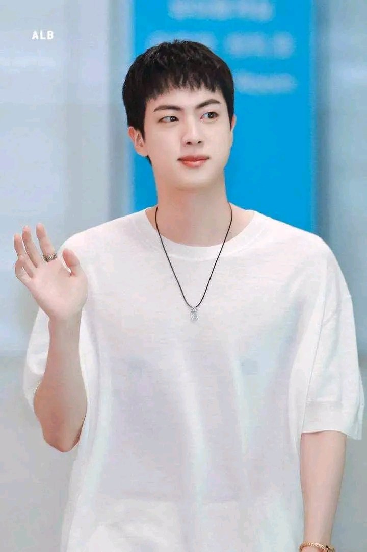 내일 예정된 방탄소년단 진의 올림픽 성화 봉송을 정식으로 공지해 주시기 바랍니다. 국가를 대표해 국제 행사에 참여하는 아티스트의 위상을 제대로 홍보해서 더 많은 축하와 응원을 받을 수 있도록 하는 것은 소속사의 당연한 의무입니다. 
<a href="/BIGHIT_MUSIC/">BIGHIT MUSIC</a> <a href="/bts_bighit/">BTS_official</a> <a href="/HYBEOFFICIALtwt/">HYBE OFFICIAL</a>