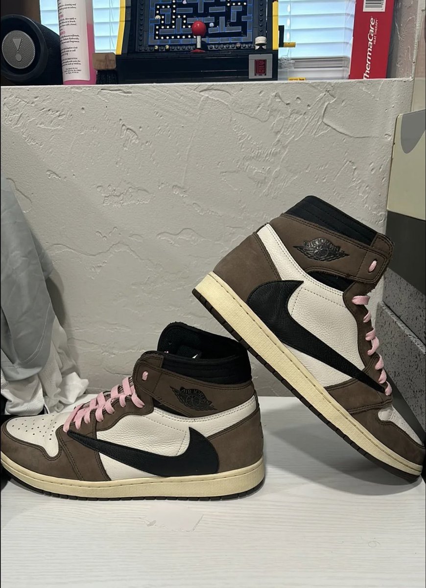 justusreed4's tweet photo. @SellKicksSunday Travis Scott Mocah High Sz 13 LU $900
S.P.O.T Lance Mountain SB Low Sz 12 $400
A MA MANIÉRE 5 Dusk Sz 12 $420
Travis Scott AM1 Wheat Sz 12.5 $480 https://t.co/97Dv7z3kAm