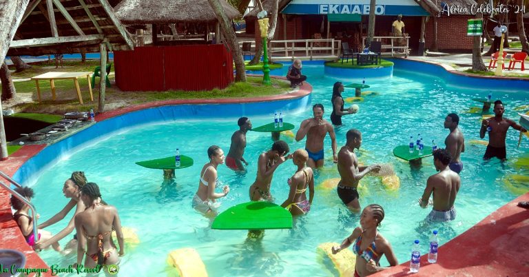 ipadacarnival's tweet image. Would you love to enjoy your meal inside the pool while you catch your fun? Say yes if you would love to!.. Things to see at the Ipada Carnival #PoolDining, #FunInThePool,#MealInThePool,#SayYesToFun, #PoolsideMeals,#WaterFun,#DiningWithATwist, #PoolsideDining, #CatchTheFun