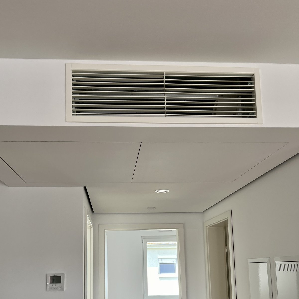 DGlanzGermany's tweet photo. なんとエアコン内蔵物件です！
室外機の後付けが難しいドイツでは、これこそが待ち望まれておりました！

#ドイツ不動産 #ドイツの家 #ドイツ駐在 #ドイツのエアコン #ドイツにエアコン #ドイツでクーラー https://t.co/ty4mHxfK7n
