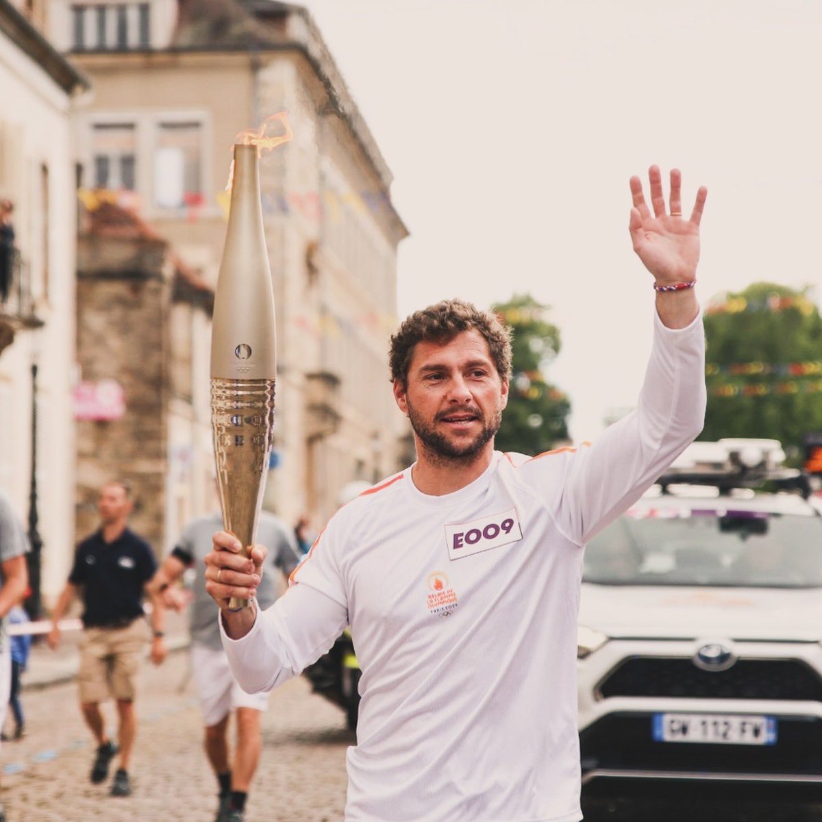 Benjamin Daviet (@davietbenjamin) on Twitter photo Ce 12 juillet, j’ai porté la 🔥
Une immense fierté d’avoir été l’un des relayeurs à quelques jours de la cérémonie d’ouverture des Jeux Olympiques de <a href="/Paris2024/">Paris 2024</a>.
Et chez toi, avec toi… toi qui t’es tant investi pour les sportifs, mon Gilles Watelle 🤍🕊️ Ce 12 juillet, j’ai porté la 🔥
Une immense fierté d’avoir été l’un des relayeurs à quelques jours de la cérémonie d’ouverture des Jeux Olympiques de <a href="/Paris2024/">Paris 2024</a>.
Et chez toi, avec toi… toi qui t’es tant investi pour les sportifs, mon Gilles Watelle 🤍🕊️