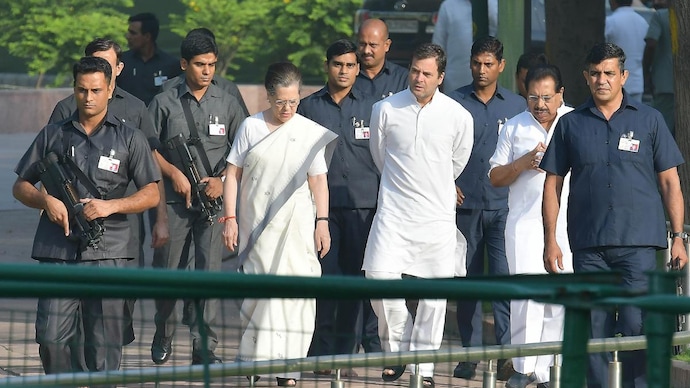 mr_mayank's tweet photo. Did you know? 🚨

Modi Govt had withdrawn SPG protection for Gandhi family including Rahul Gandhi in 2019

He did Bharat Jodo Yatra, met lakhs of people & did all those unplanned visits without SPG

He needs to be safe & protected at any cost, he is the future.

But can't really trust BJP with his security, especially now after June 4th...