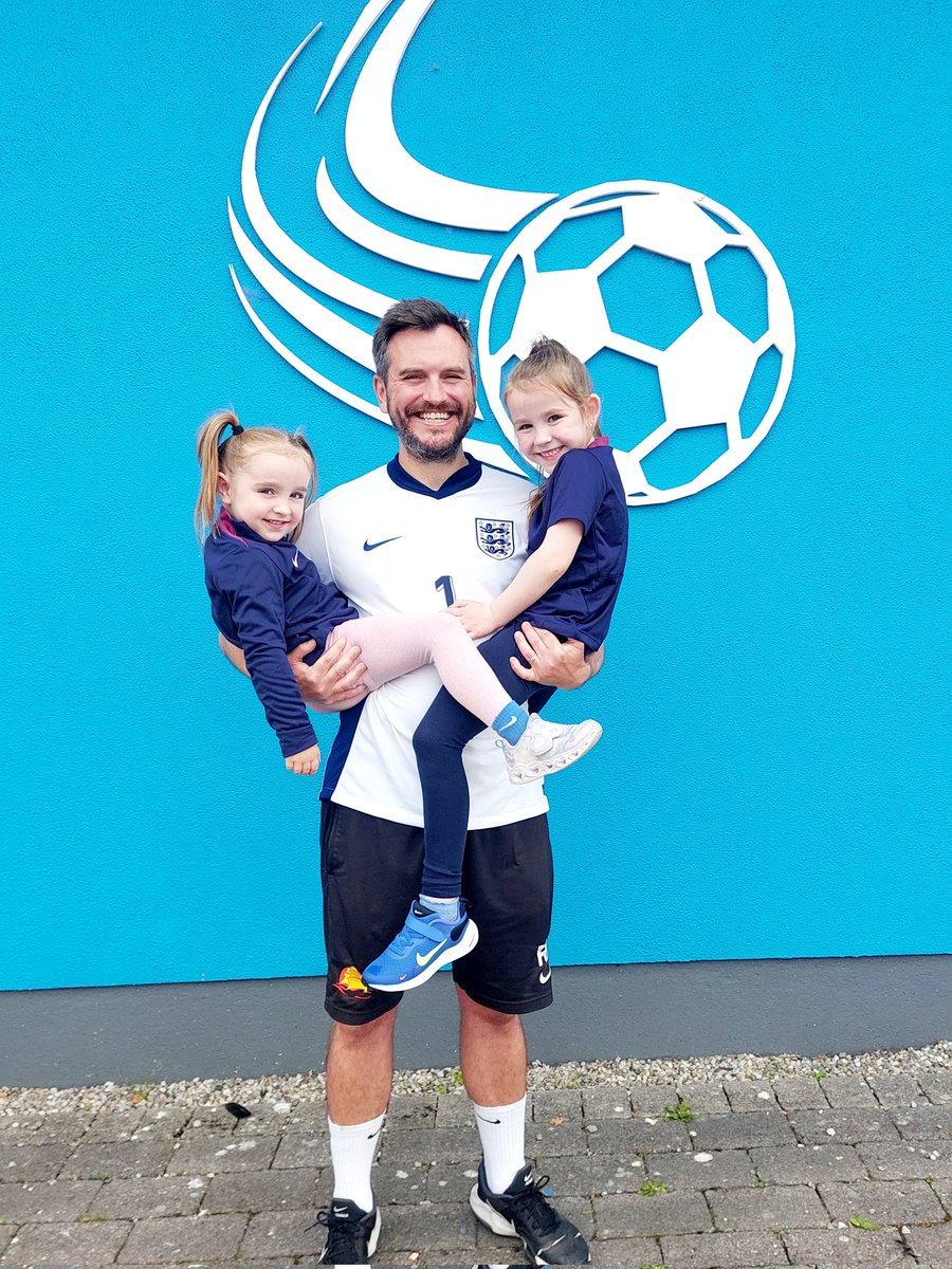 Aoibheann, Rob &amp; Saoirse! Come on, England 🏴󠁧󠁢󠁥󠁮󠁧󠁿 #SSNThreeLions