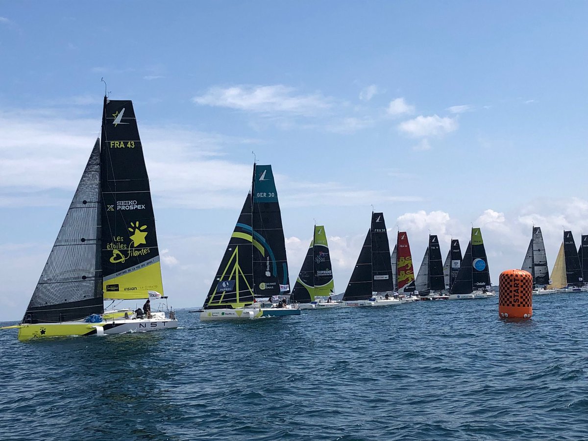 tourvoile's tweet photo. Course n°21 👊
Enfin une légère brise sur le plan d’eau alors c’est parti pour un parcours construit !
#TourVoile https://t.co/Y6P3yrPoPJ