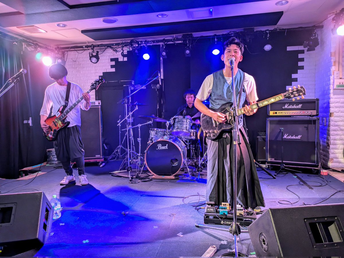 ChichiSo2013's tweet photo. 今日の #FootRockandBEERS ライヴ
『 #HELLOEXPO 』②
5年ぶり5回目の #Snowflake さん
10回目の大台に乗った #エーモンマダラ さん https://t.co/Wviet0uv0z