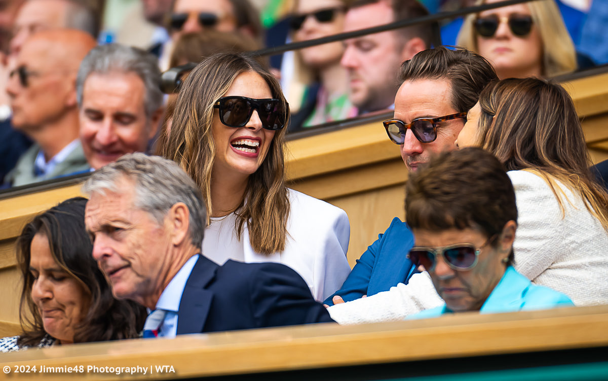 JJlovesTennis's tweet photo. Oh hey, Maria!

@MariaSharapova watches the Wimbledon final 20 years after her own triumph on Centre Court. https://t.co/x2E0drZsna