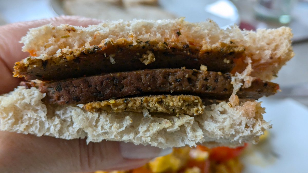 VeganOlive1's tweet photo. The most awesome #Facon butty with ackee, potato & tomato hash... made using #Seitanic homemade seitan #Sunday breakfast #Vegan 😋👌🌻🌱☺️ https://t.co/kz8nzvdpFt