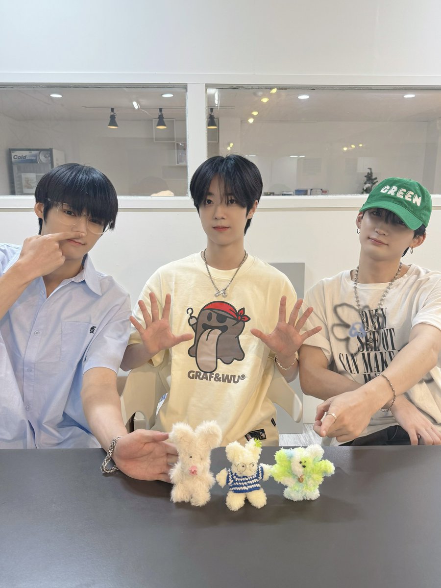 BXB_wolfburn's tweet photo. 모루인형 만들기🧸

#BXB #비엑스비 #HYUNWOO #현우 #SIWOO #시우 #HAMIN #하민 https://t.co/eUriKGYgAZ