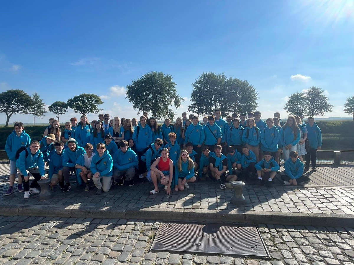 DyfMfl's tweet photo. Au marché
The year 8 pupils had an authentic experience at the market this morning!  @dwryfelin @ManorAdventure #aumarché #lafrance #schooltrip #france2024 #authenicexperience #mfl #stvalérysursomme https://t.co/hVtOFb96l9