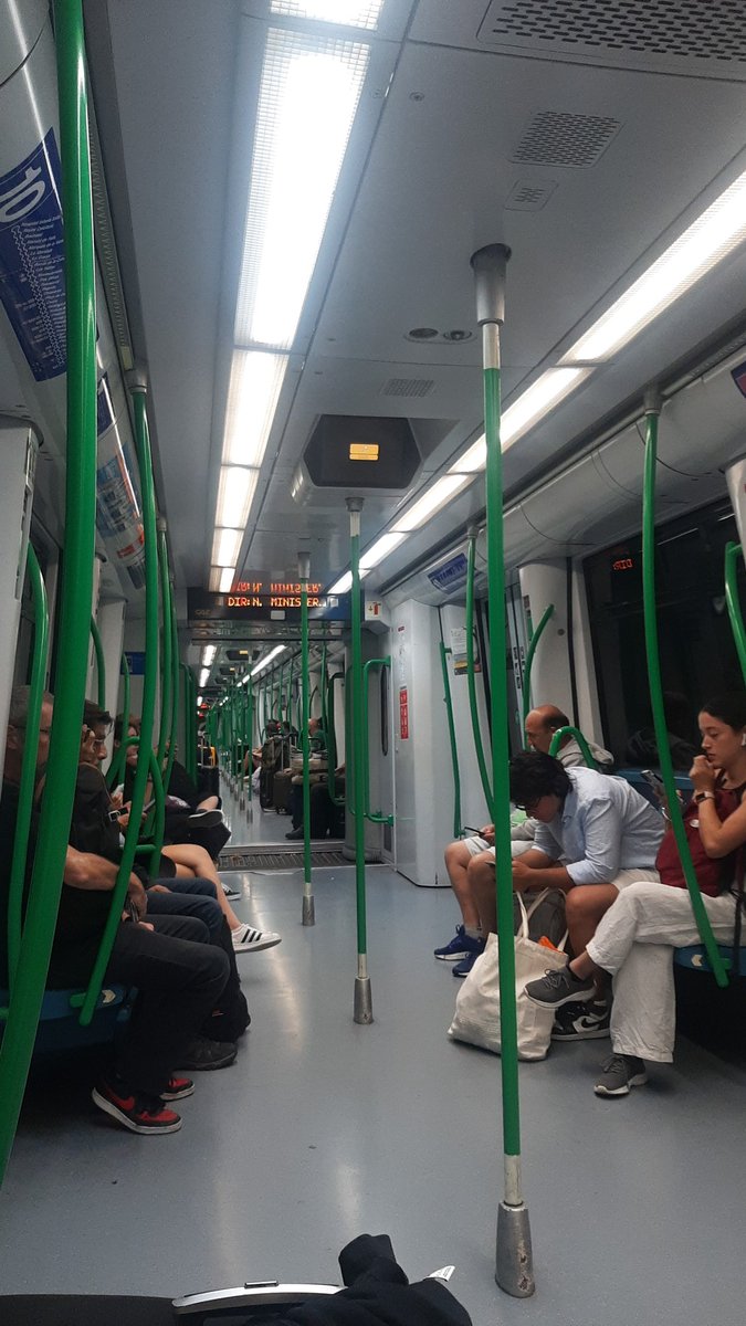 Hola <a href="/metro_madrid/">Metro de Madrid</a>! Eres muy chévere. <a href="/metrodemedellin/">Metro de Medellín</a>: Tu tranqui que no pasa nada. Mi corazón no deja de ser tuyo.