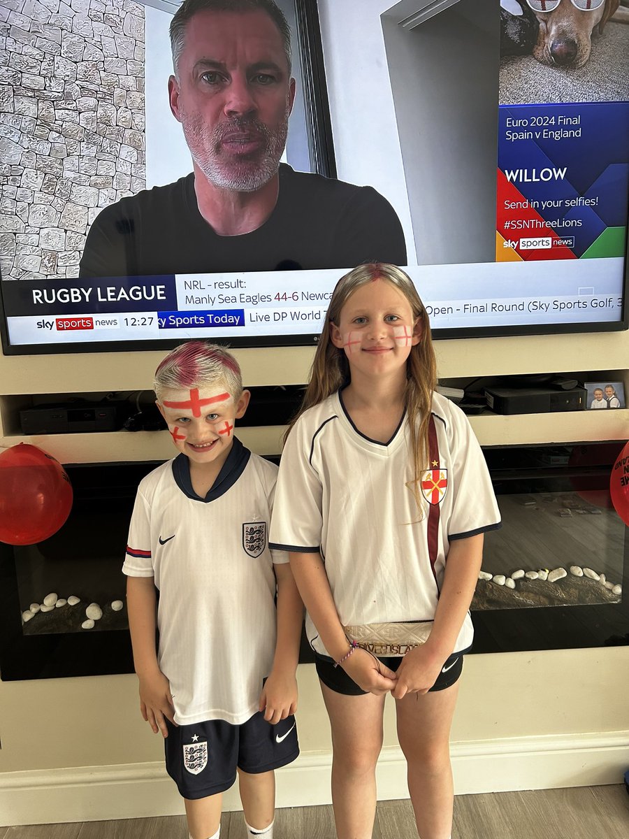 #SSNThreelions come on England 🏴󠁧󠁢󠁥󠁮󠁧󠁿 fraya and Franky say it’s coming home