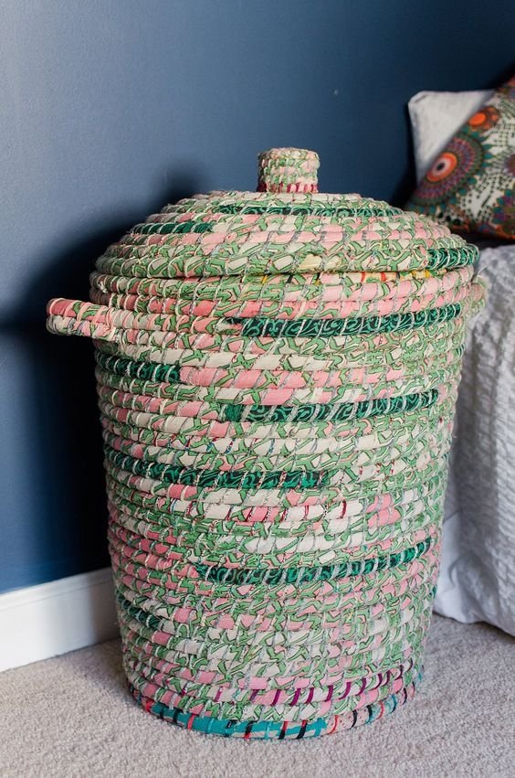 LifehackDiy's tweet image. Diy Basket From Waste Fabric #upcycled #handcrafted #diytutorial #diyprojects #diyproject #doityourself #diy #handmade #doityourself  #home #wood #woodwork #CARPENTRY #decor #decoration #home #homemade #homedecor