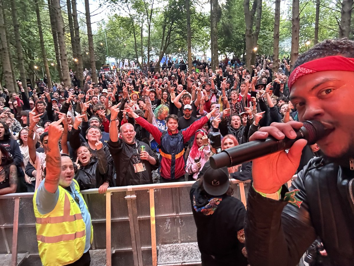 Turned <a href="/2000trees/">2000trees Festival</a> into a zoo, security guards said fuck it and became part of the riots.. to those singing my lyrics, turning up for me, infinite love FOREVER! see you for round 2 another time 🩸🖤
