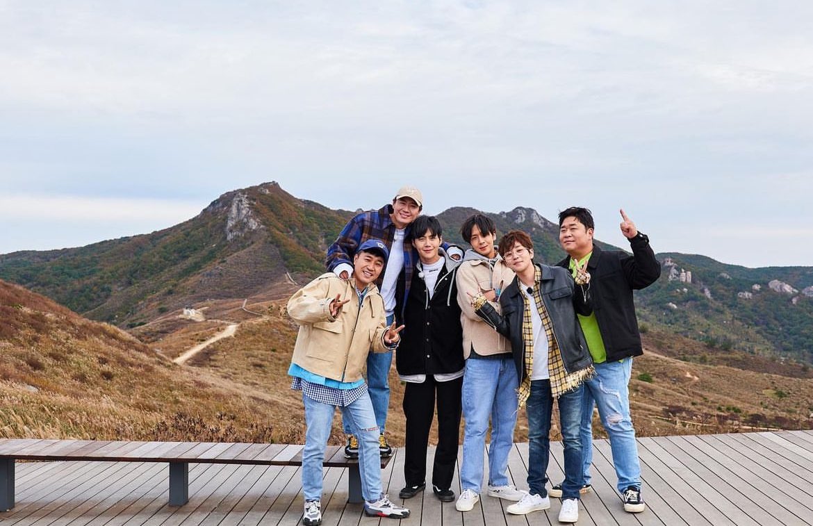 ilbakilcontents's tweet photo. This flashback of Junghoon. 🥺

5 years ago, rookie variety Yeon Junghoon came before us with only his slippers on. On the second shoot, because of too much passion trying to win the lunch game, he broke a finger and had to wear a cast for it. 😆 He then became the default driver of the members and helped Jongmin in leading his dongsaengs. He became the hyung that the members relied on a lot. Not only did they gain an older brother in him, but became a father too, especially to the maknaes-- Ravi, Seonho, and Inwoo.

Despite worries of being a rookie in the variety industry, he's proved himself as he bagged awards for himself for the past 5 years. 

Next week, we're about to witness the end of his ilbak journey... And I'm so not ready, because this hyung... this hyung I'm sure had thought of this so long and hard becase he loves ilbak-il so much. And I'm so glad that they won the daesang before the end of his ilbak journey.