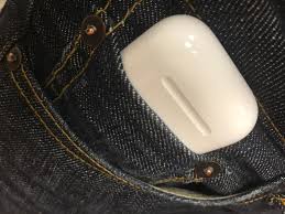 Lymixs's tweet photo. @HumansNoContext #AirPods Pocket https://t.co/sxgHTOAejY