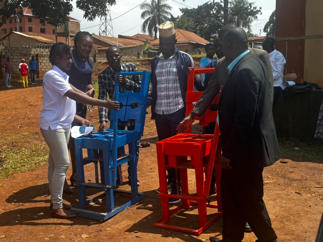 Hon Nyakato Asinansi tweet media