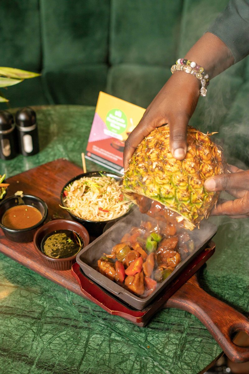 Faizafabz's tweet photo. For the final day of #KlaRestaurantWeek,
These are the four menu items amongst which I’m struggling to pick one to try.
Burgers priest- Molecule
Secret grilled chicken- Olives
Teriyaki chicken- Savanna lounge
Fried chicken burger- Karveli
Each looks so promising🥹😋. https://t.co/ixprtCinhA