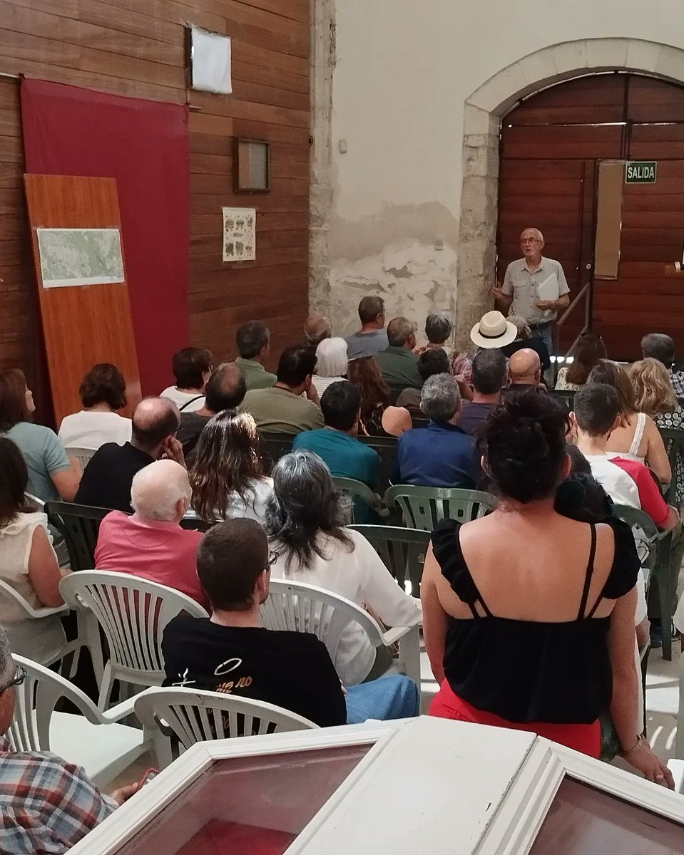 cegafest's tweet photo. Gracias a la gente que ha acudido a la charla sobre aves. Y por supuesto a Juanji por su ponencia y a Pedro por sus preciosas fotos‼️📷🐦‍⬛🐦💧 https://t.co/S6HXHhHm8E